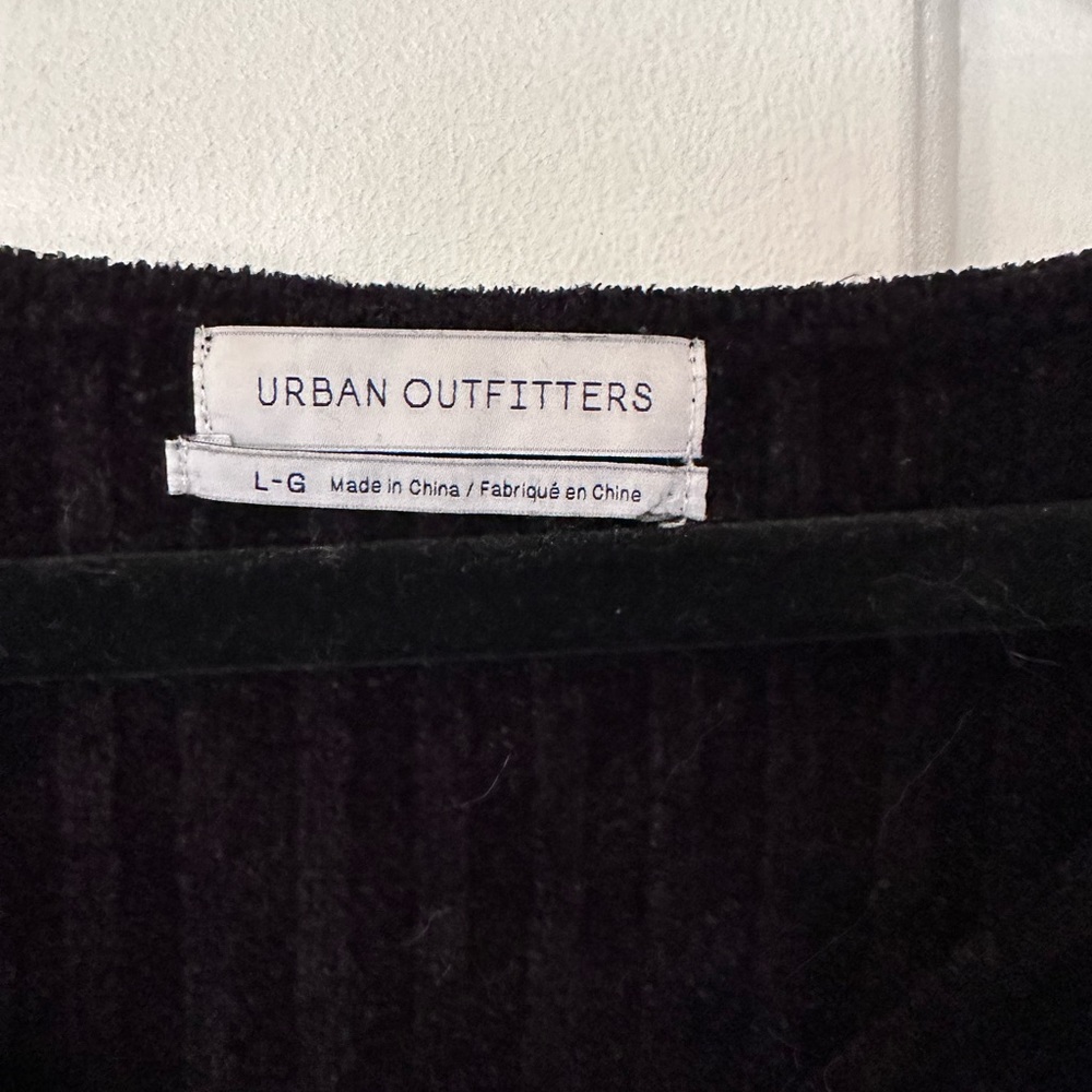 Urban outfitters black cropped ribbed sweater. Size Large - Picture 3 of 3